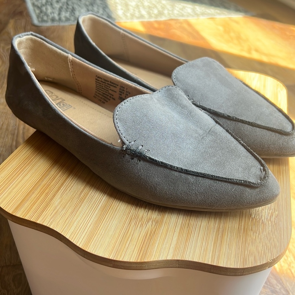 BRASH Women's Fern Pointed Toe Gray Faux Suede Flat Shoes (Size: 7) EUC